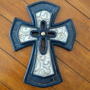 Beautiful 7" x 10" Decorative Cross